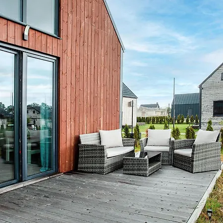 Vakantiehuis 2 Bedroom Beautiful In Wytowno